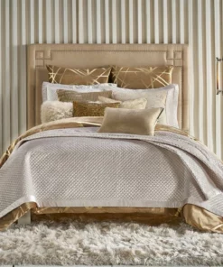 Cloud9d BEDDING Amani Light Beige Quilt Set (2 Sizes)